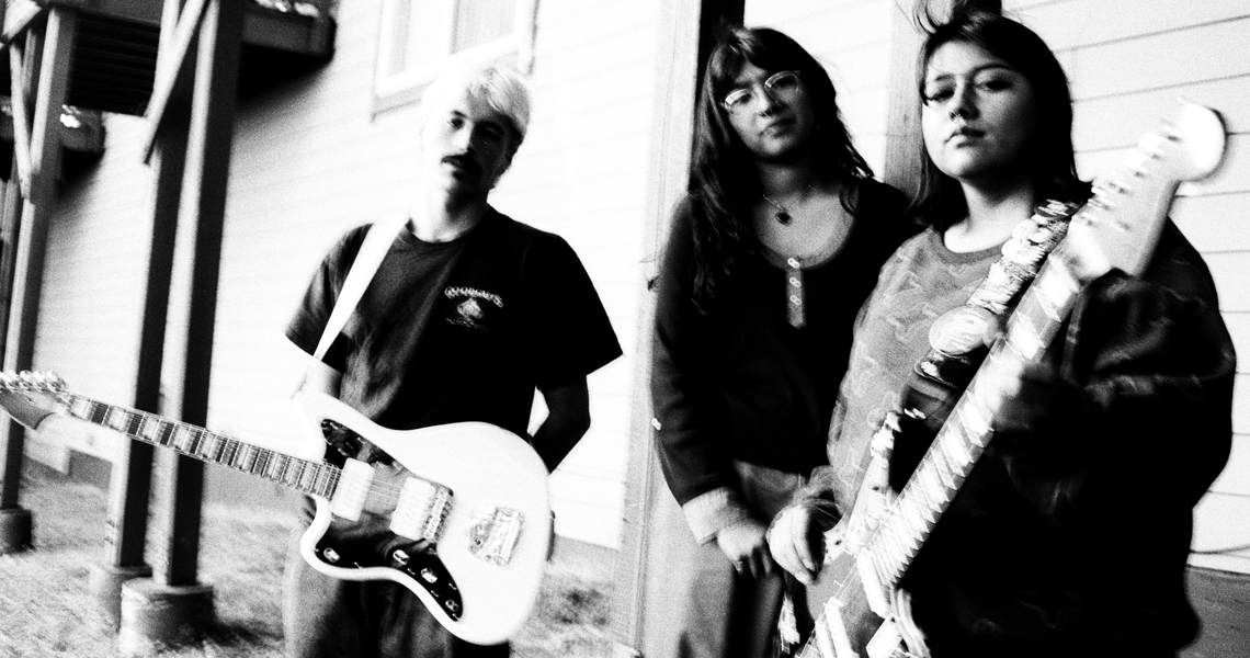 New Music: Luna Ivy – Batteries not Included New Music: Luna Ivy – Batteries not Included